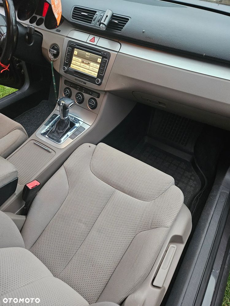 Volkswagen Passat - 12