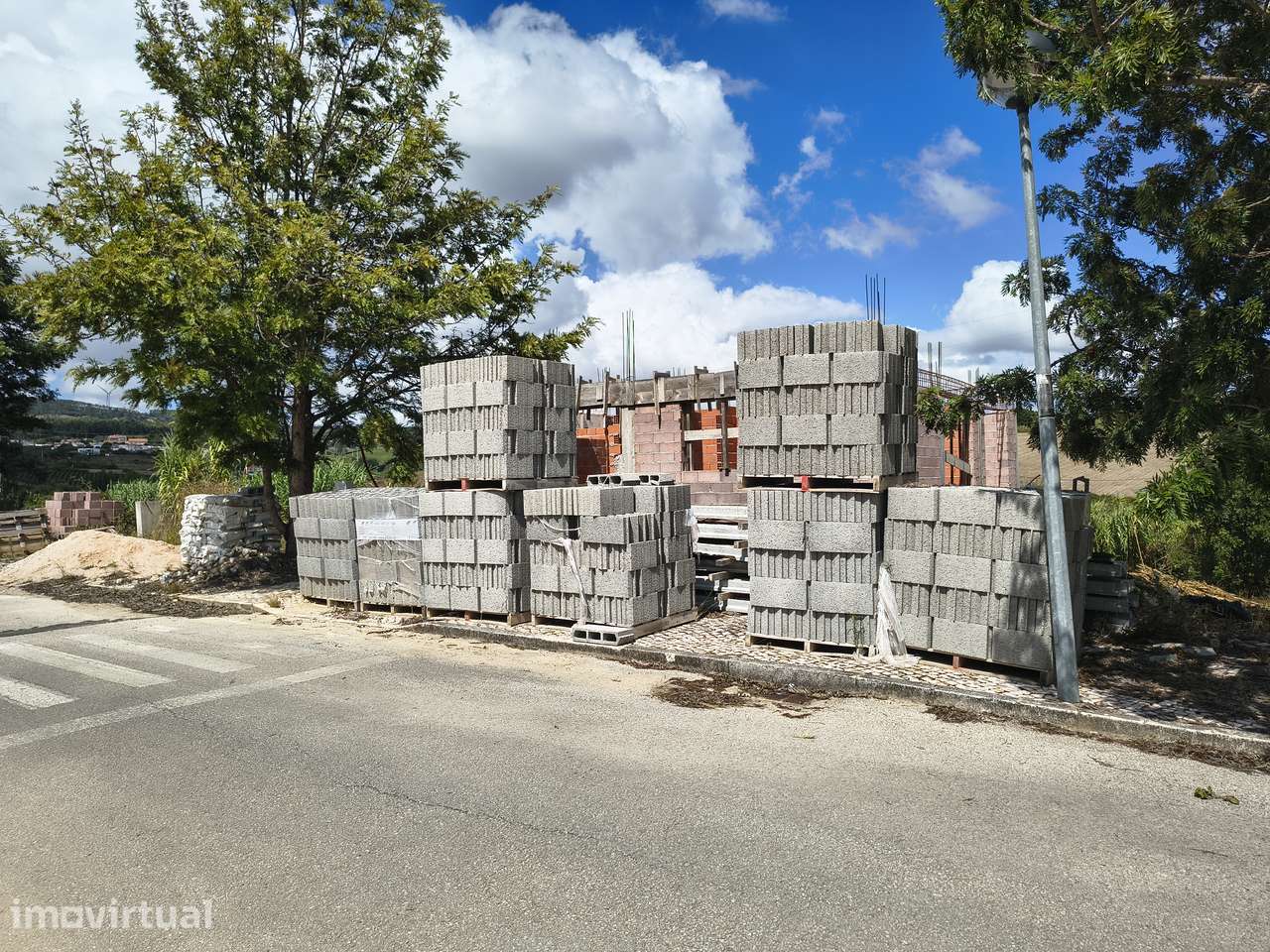 Terreno urbano em Alenquer com acesso pavimentado - Grande imagem: 2/11