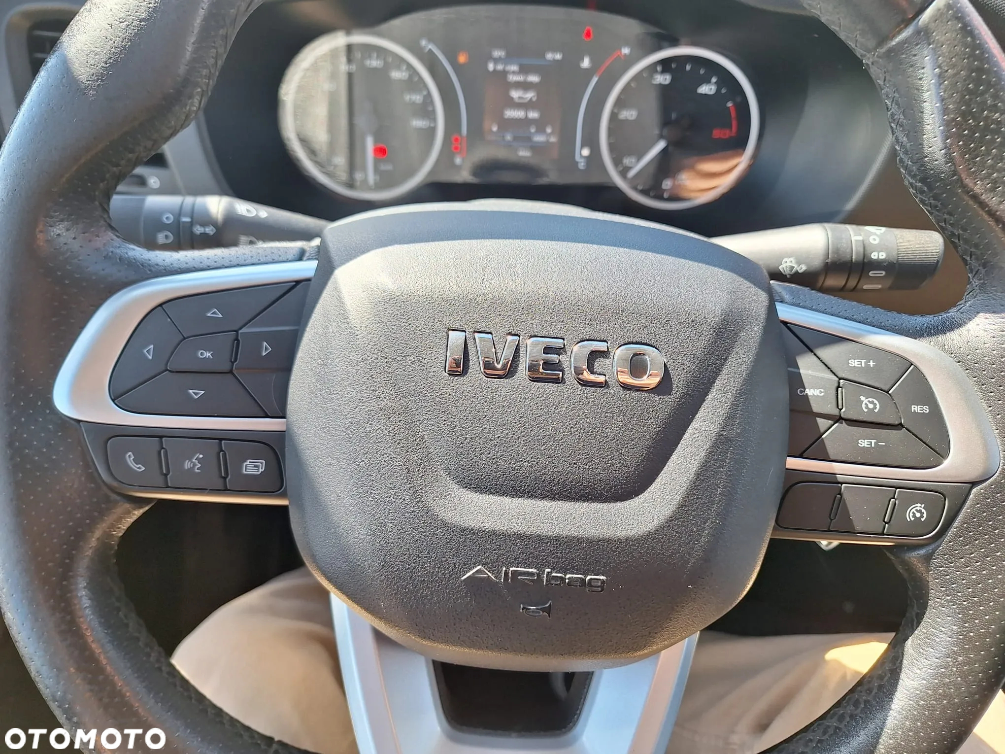 Iveco Daily 35S18 furgon maxi 16m / Krajowy / 3.0 180KM - 14