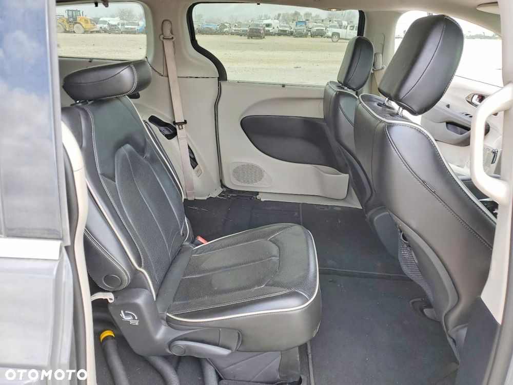 Chrysler Pacifica - 9