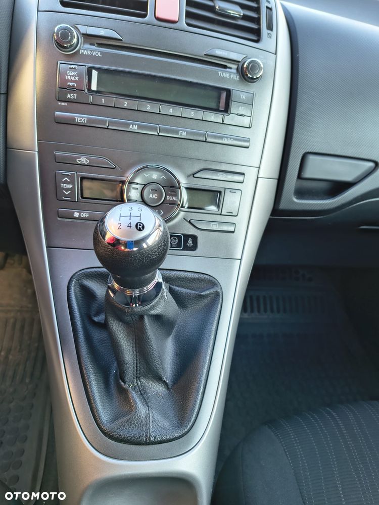 Toyota Auris 1.6 VVT-i Executive - 14