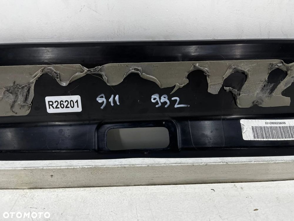Nakładka progu Porsche 911 992 Targa 4 GTS 19r.- lewa wewnętrzna listwa progowa SATYNA oryginalna 99 - 10