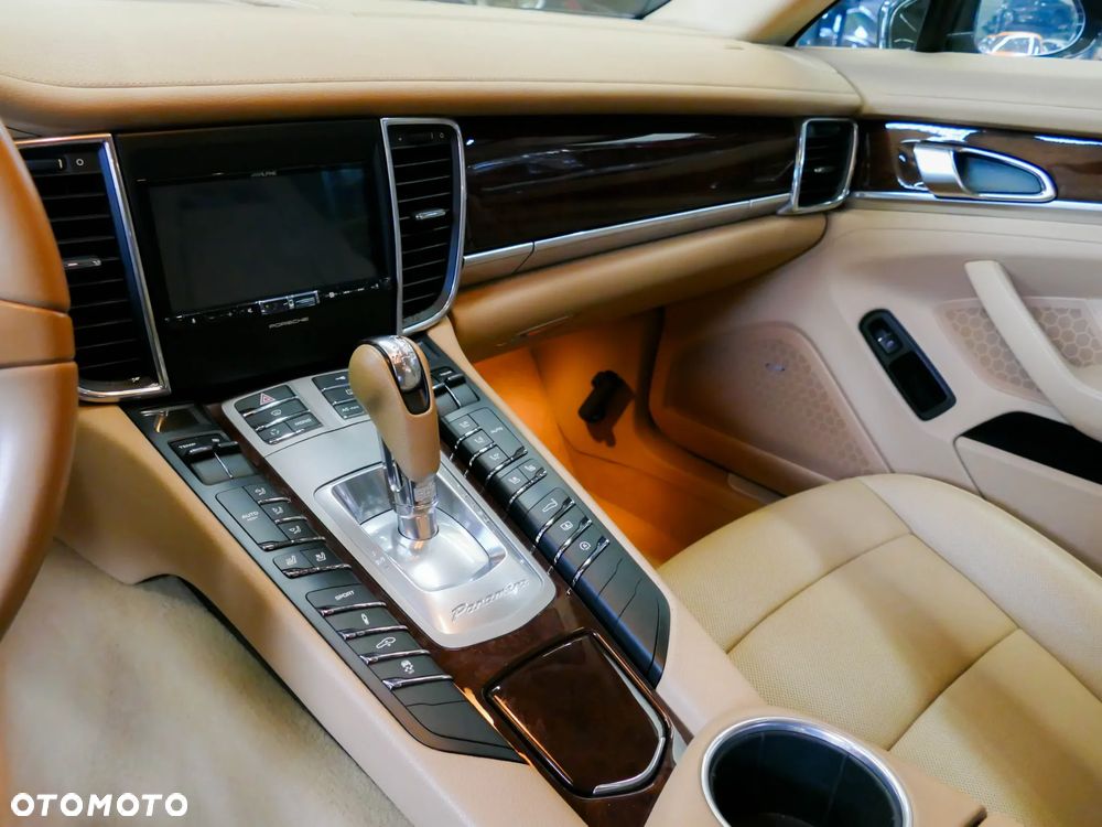 Porsche Panamera 4S PDK - 24