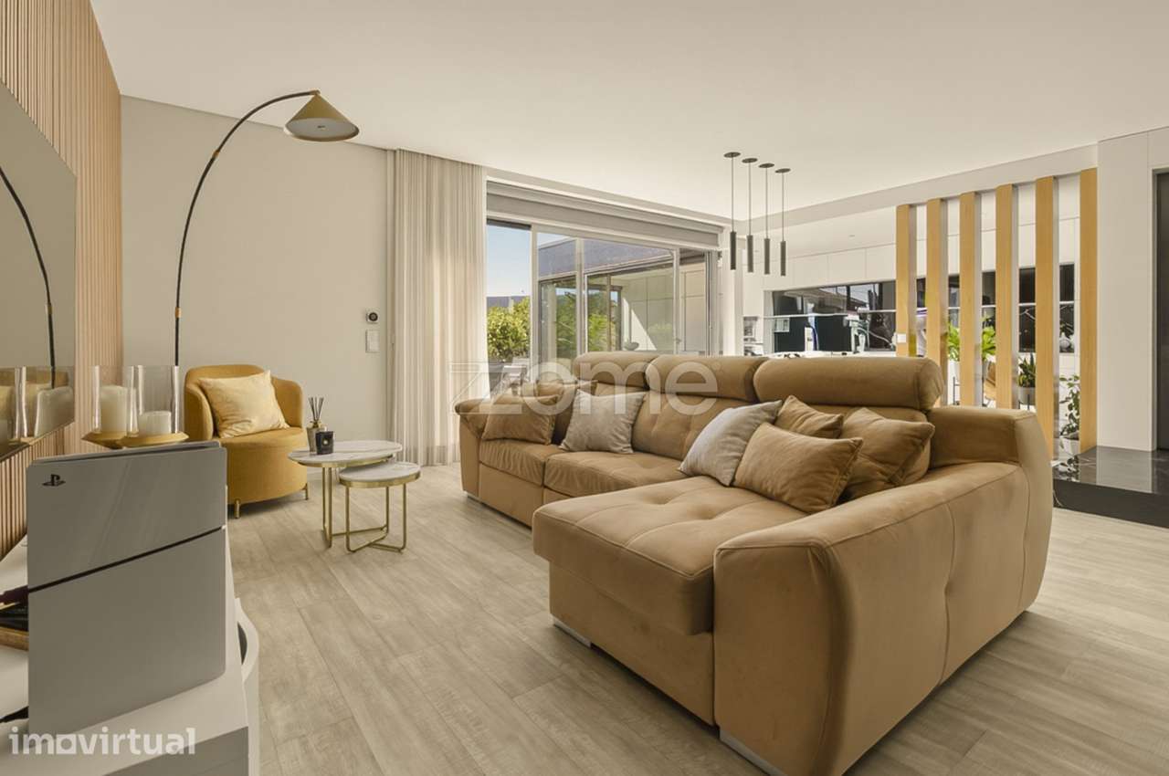 Moradia T3 Contemporânea com Espaço Exterior em Matosinhos