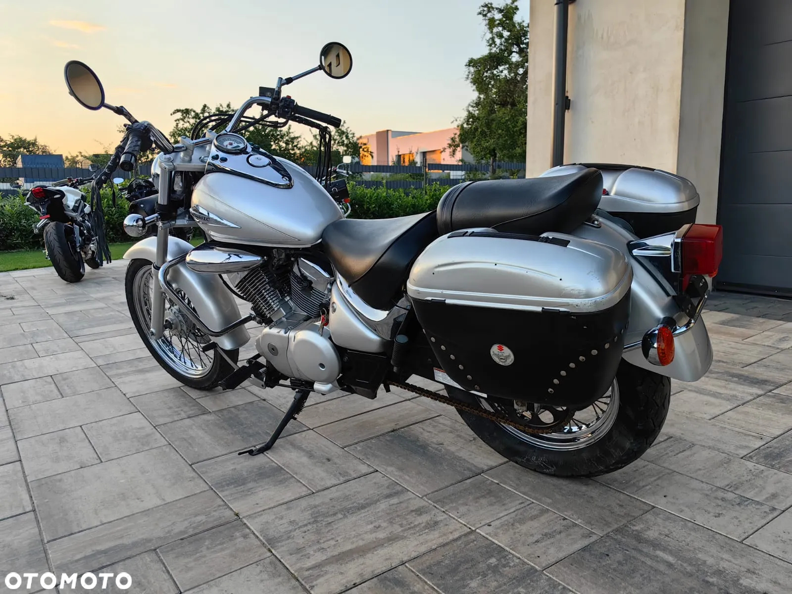 Suzuki Intruder - 6