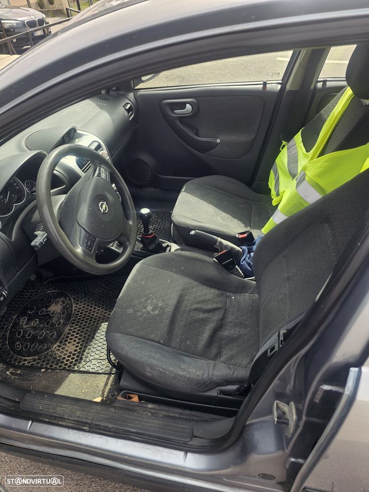 Opel Corsa 1.2 16V Confort - 2