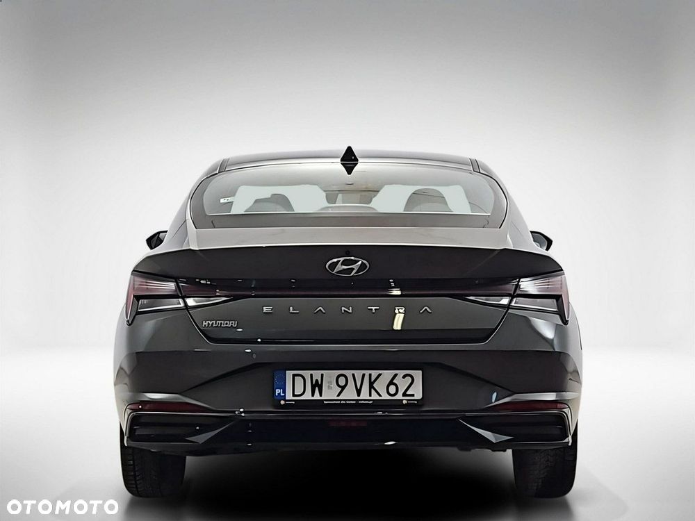 Hyundai Elantra 1.6 Executive CVT - 4
