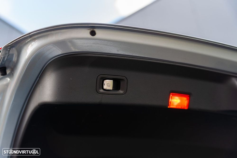 Mercedes-Benz GLC 300 e Coupe 4Matic 9G-TRONIC AMG Line - 32