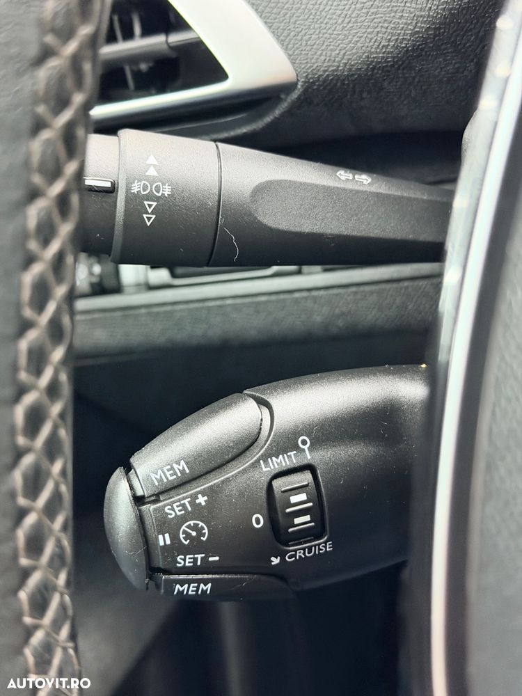 Peugeot 3008 PureTech 130 Stop & Start GPF Allure - 28