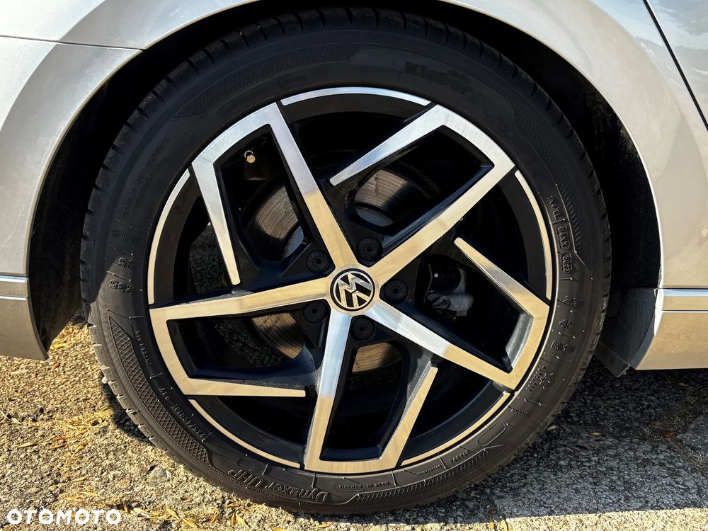 Volkswagen Passat - 14