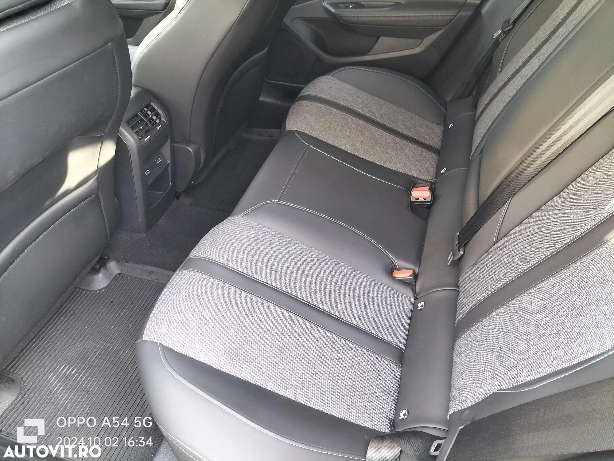 Peugeot 408 PHEV 180 Allure Pack - 24