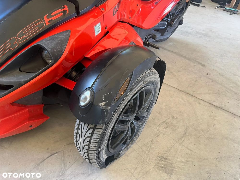 Can-Am Spyder - 10