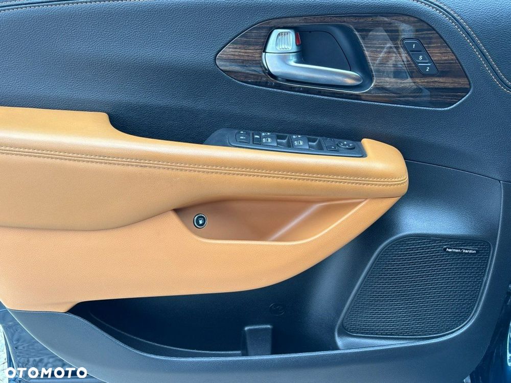 Chrysler Pacifica - 10