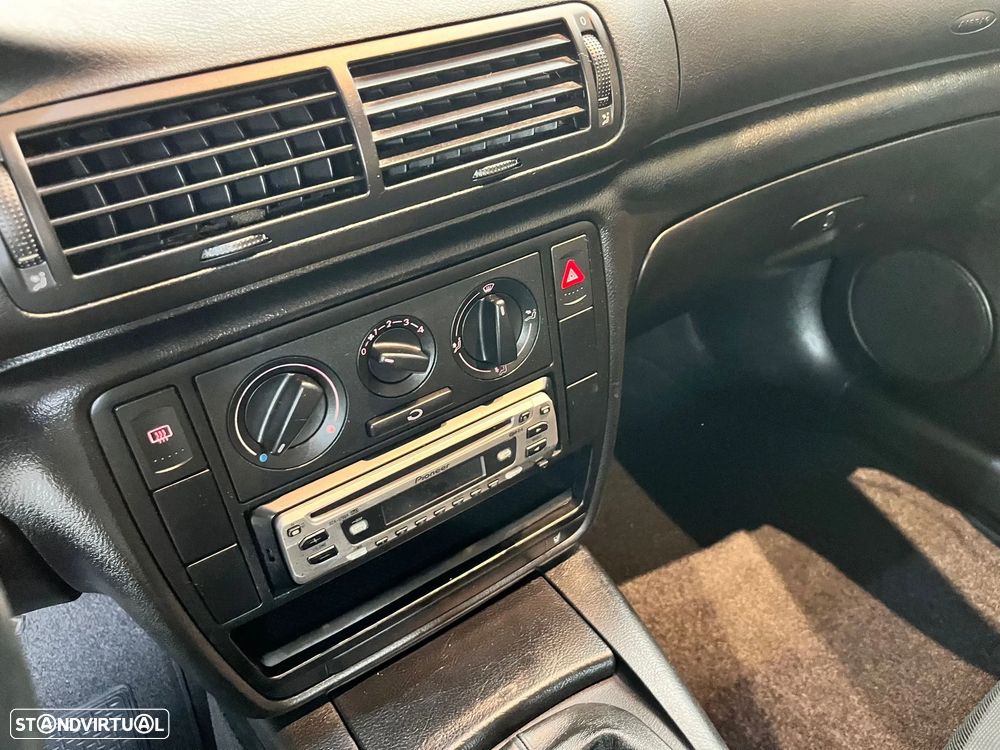 VW Passat Variant - 16