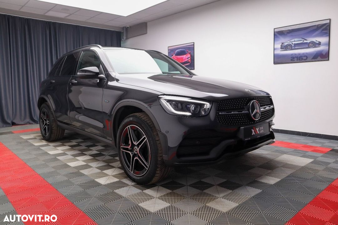 Mercedes-Benz GLC 300 e 4Matic 9G-TRONIC AMG Line Plus - 2