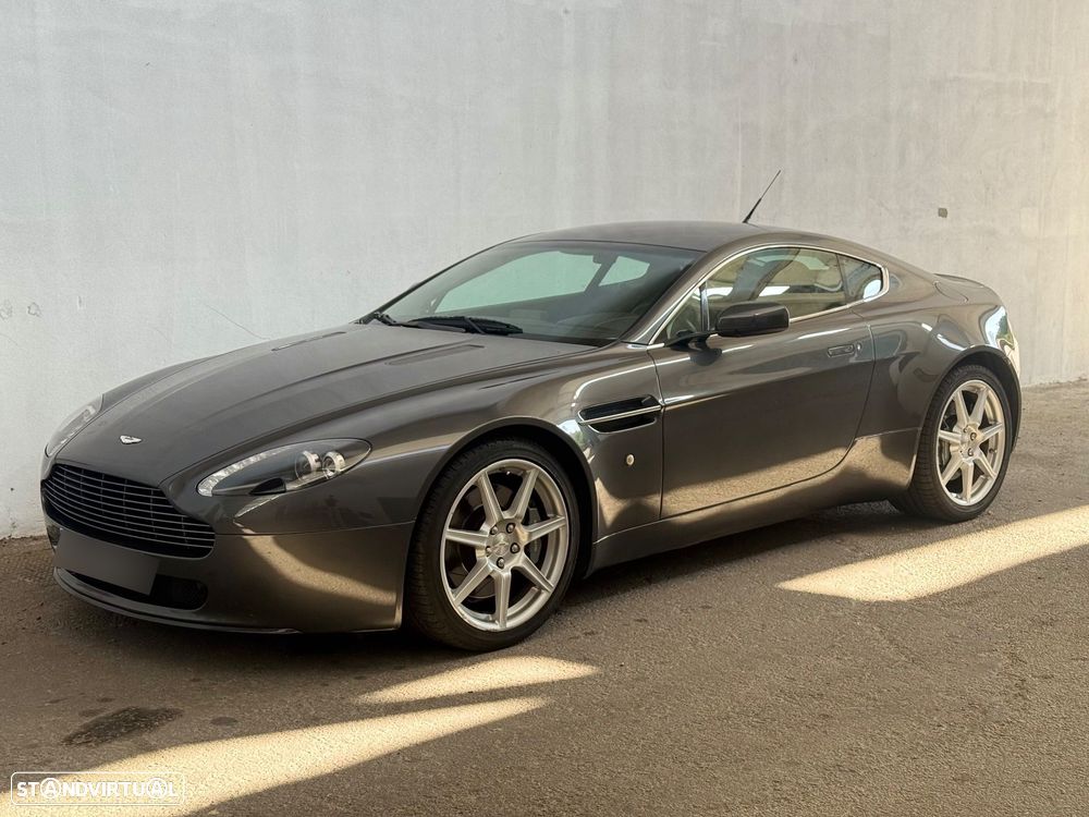 Aston Martin Vantage Coupe V8 - 8