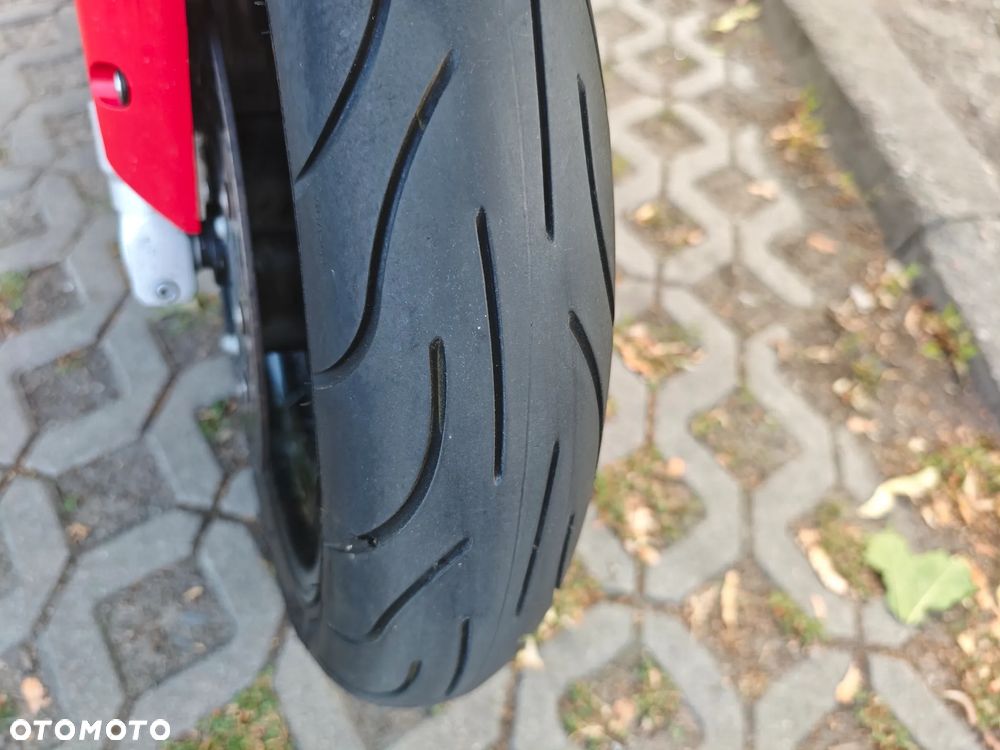 Yamaha R1 - 12