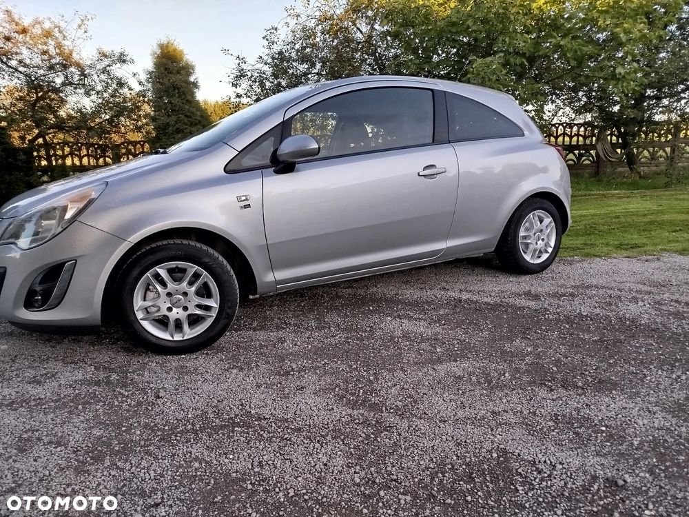 Opel Corsa 1.4 16V 150 Jahre - 12