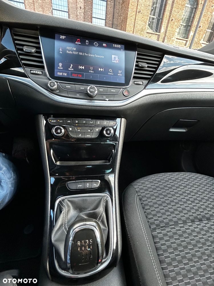 Opel Astra 1.4 T Dynamic - 24