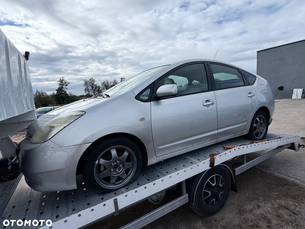 Toyota Prius (Hybrid) Executive - 2