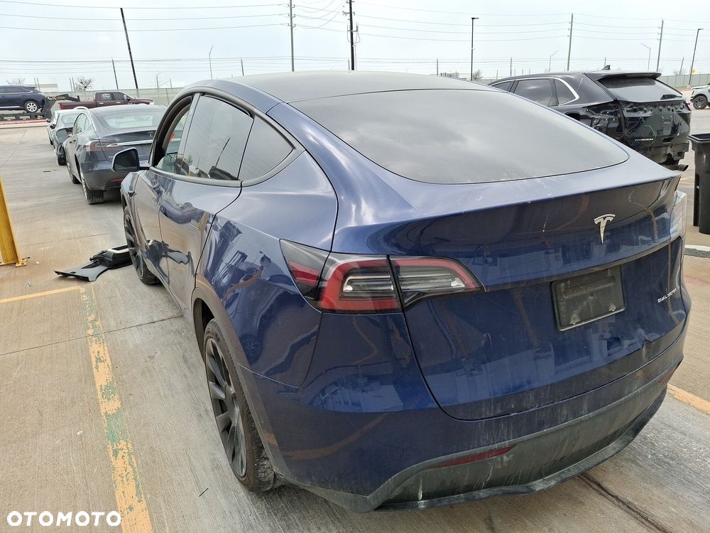 Tesla Y Long Range AWD - 7