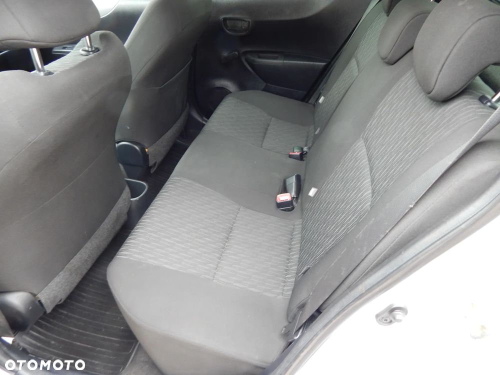Toyota Yaris 1.33 Sol - 17