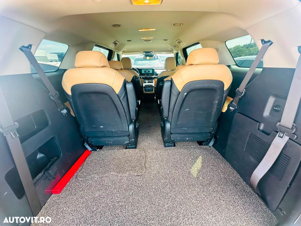 Kia Carnival - 17