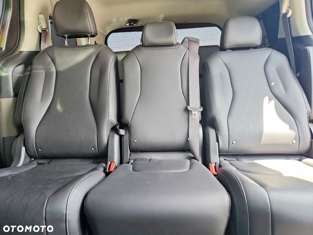 Kia Carnival - 11
