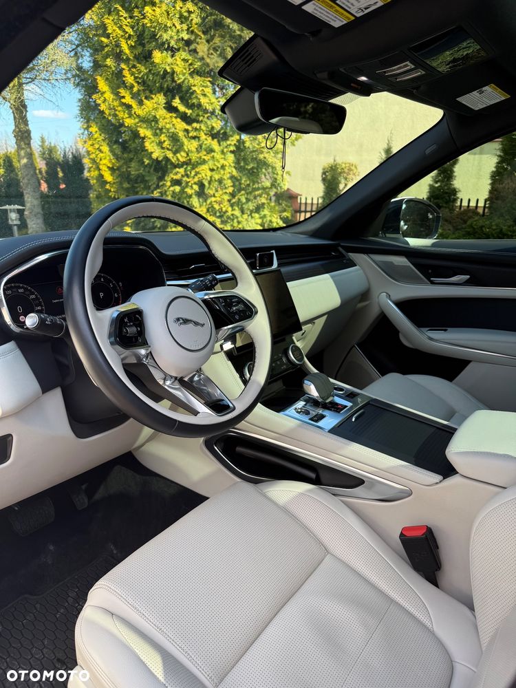 Jaguar F-Pace P250 AWD R-Dynamic S - 9