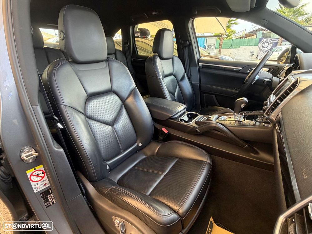 Porsche Cayenne S - 23