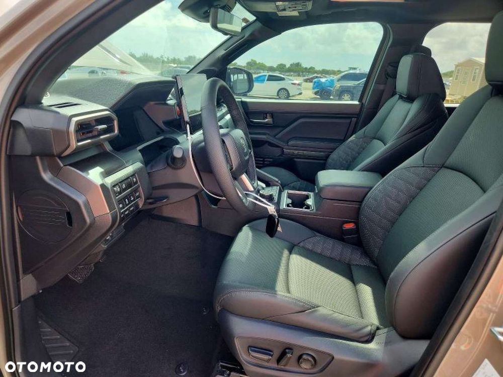 Toyota Tacoma - 8