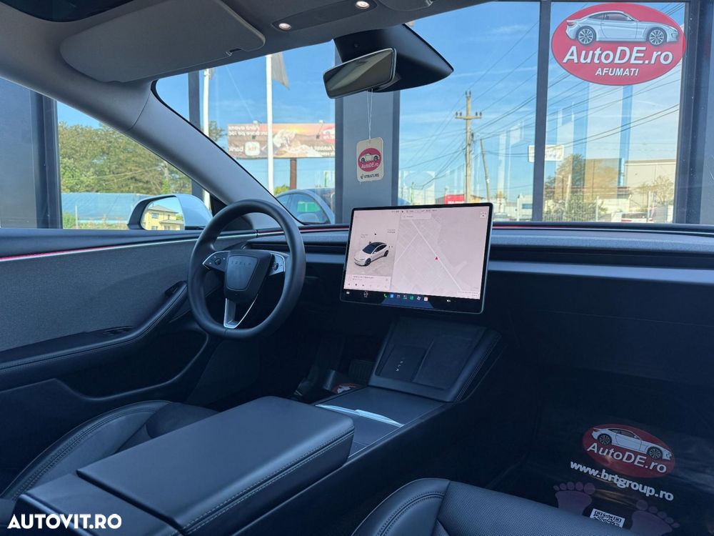 Tesla Model 3 - 8