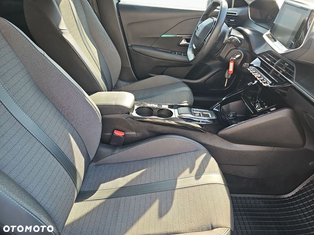 Peugeot 208 - 13