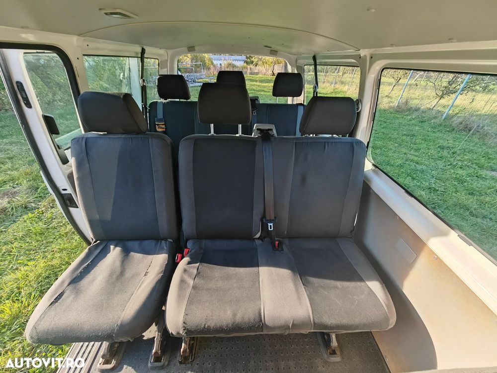 Volkswagen Caravelle - 7