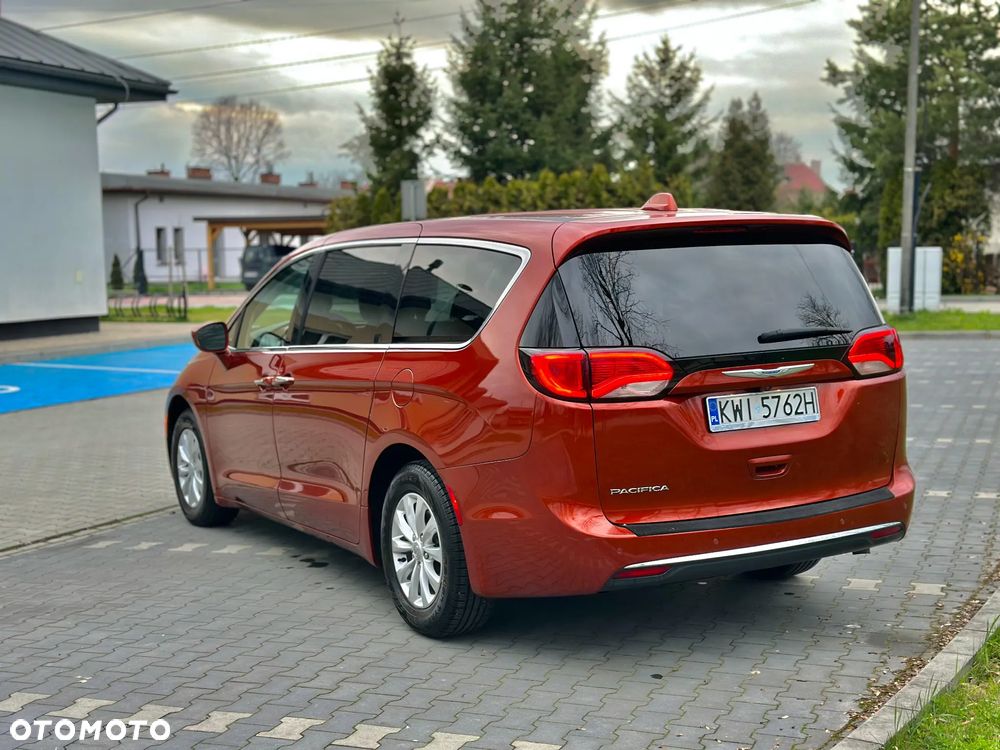 Chrysler Pacifica - 4