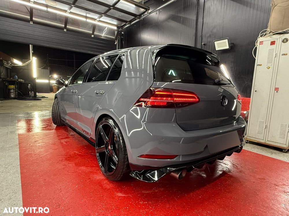 Volkswagen Golf - 10