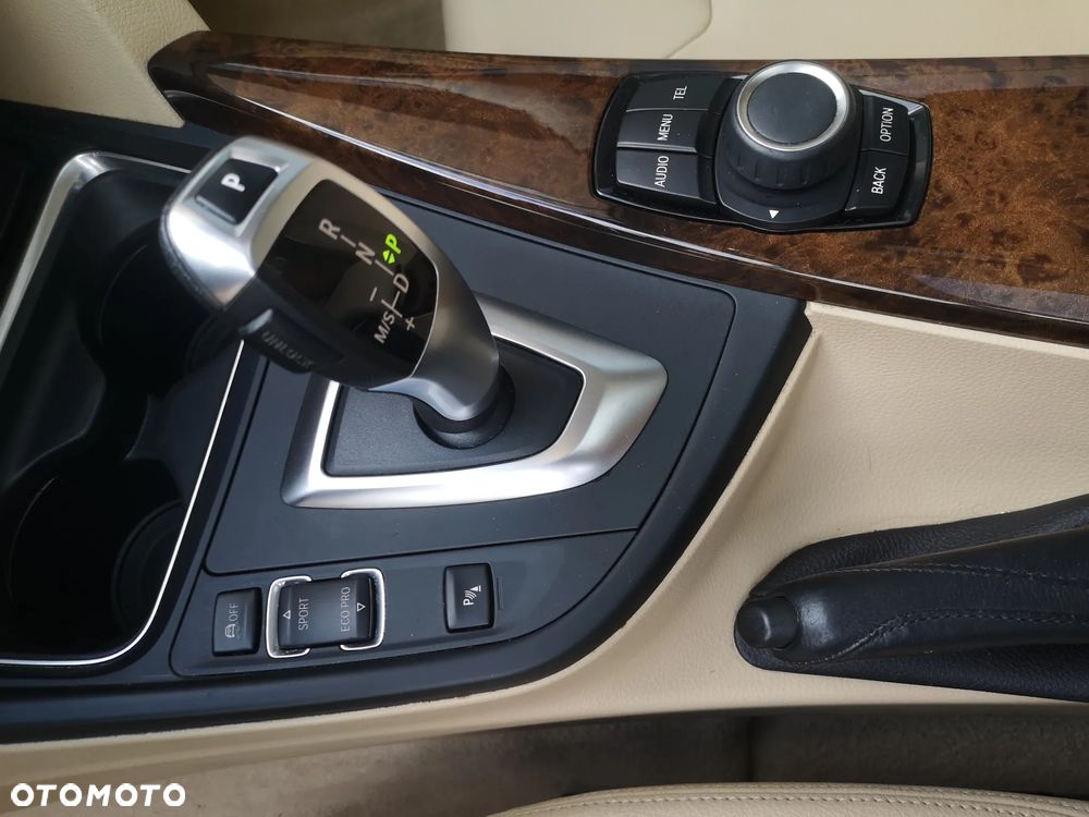 BMW Seria 3 320i Luxury Line - 22