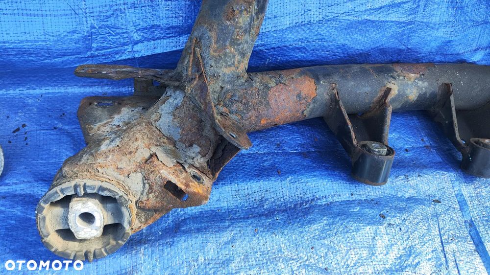 SANKI BELKA ZAWIESZENIA TYŁ BMW X5 E53 - 2