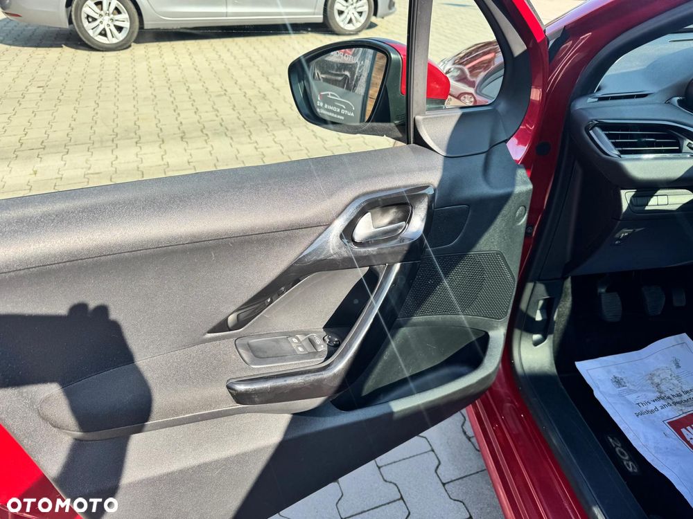Peugeot 208 1.2 PureTech Allure - 19