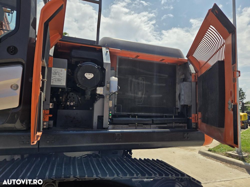 Hitachi ZX210LC-6, 23 tone, cupa NOUA 1,3mc, 2018, 7.784h, CUPLA rapida OIL QUICK, cupa ingusta, inst picon si rotire pe brate, 3 camere, lant 90% ok, consum mediu 9l/h, FULL OPTION, STARE FOARTE BUNA, posibilitate leasing 3 ani-PROMOTIE 83.900 EUR+Tva - 38