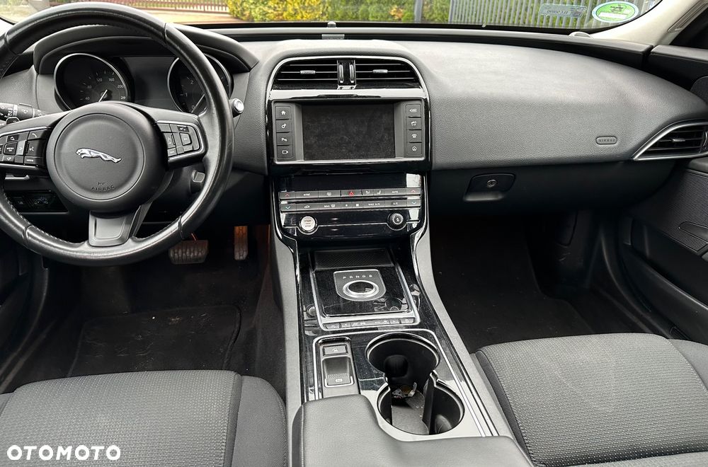 Jaguar XE E-Performance Pure - 12