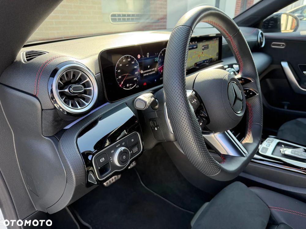Mercedes-Benz CLA 200 AMG Line 7G-DCT - 14