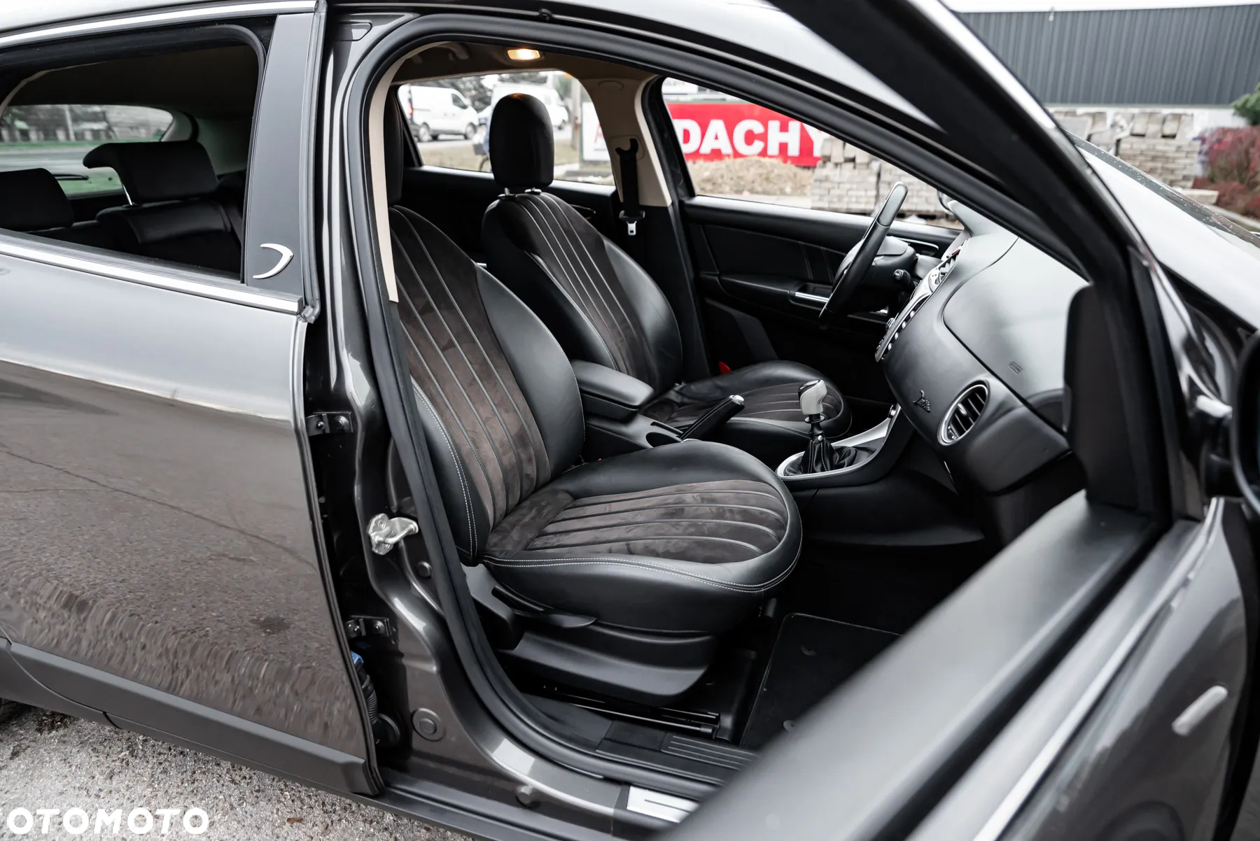 Lancia Delta 1.4 T-Jet 16v Oro - 24