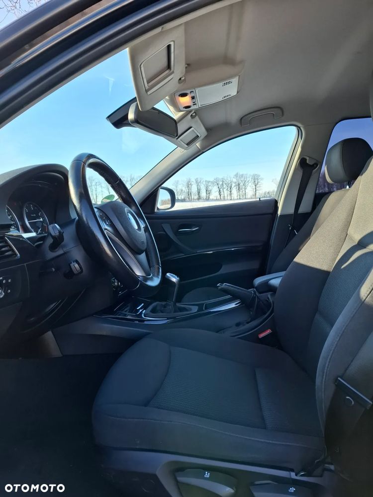 BMW Seria 3 318d - 16
