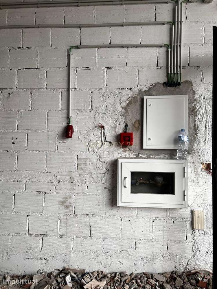 Loja em Odivelas com Garagem e Acessibilidade - Grande imagem: 2/6