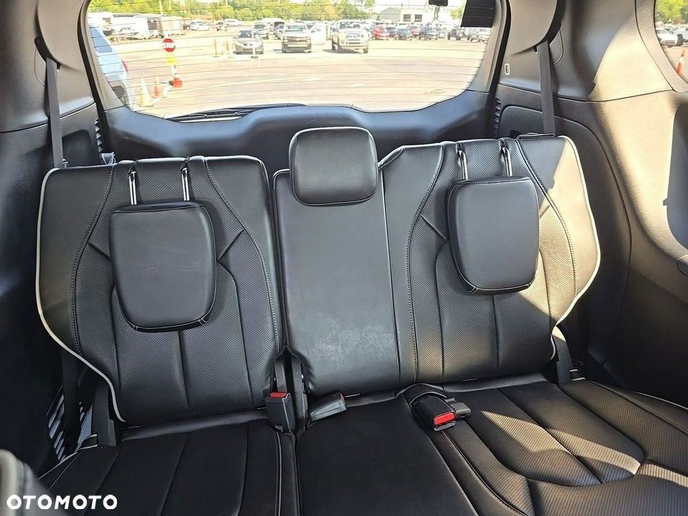 Chrysler Pacifica - 11