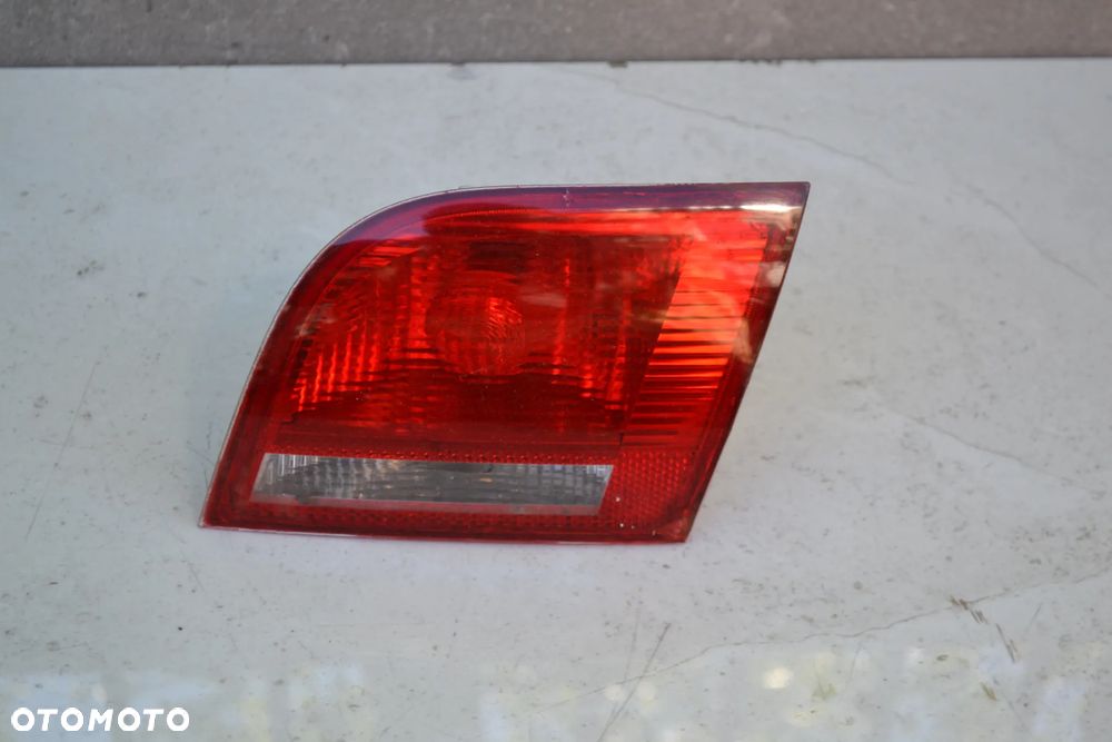 AUDI A3 8P SPORTBACK LAMPA TYŁ TYLNA PRAWA W KLAPĘ 8P4945094 - 1