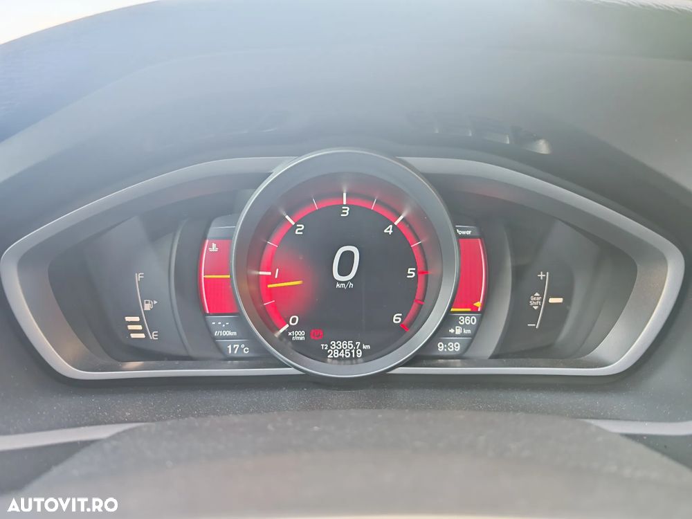 Volvo V40 D4 Momentum - 17