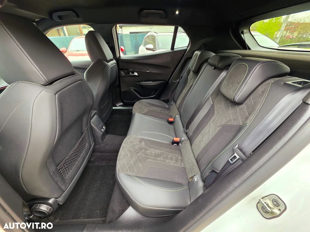 Peugeot 2008 PureTech 155 EAT8 GT - 17