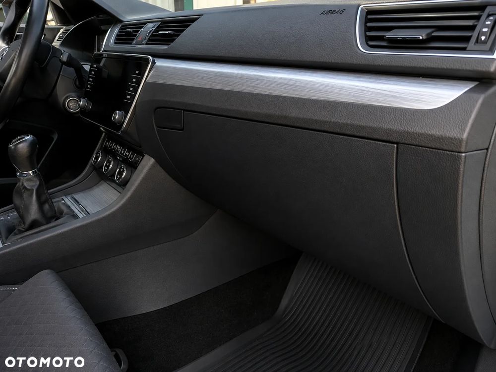 Skoda Superb 2.0 TDI SCR Ambition - 17